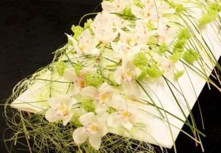 Kistepynt%C2%A0med%C2%A0hvite%C2%A0cymbidium_448x310